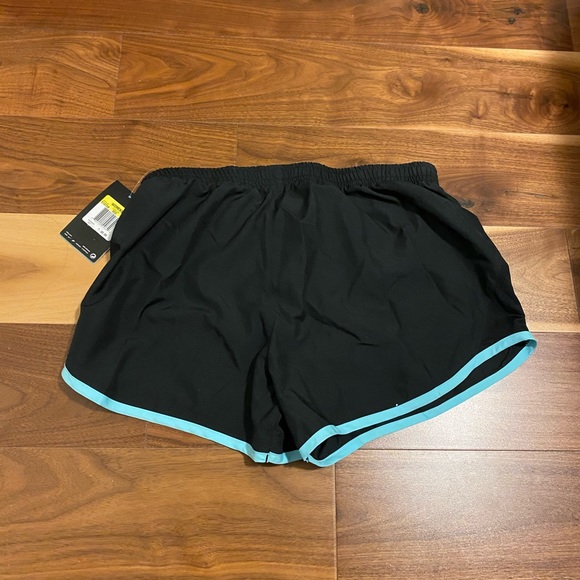 Nike running shorts - Picture 2 of 2